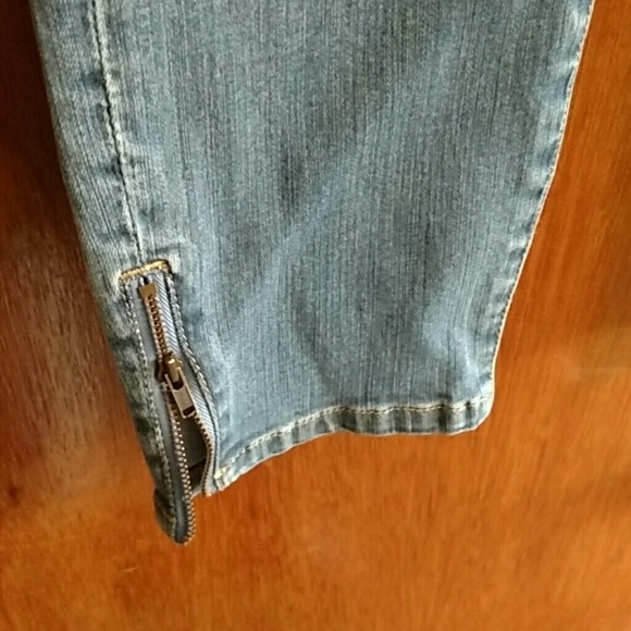 Jeans - Picture 2 of 3